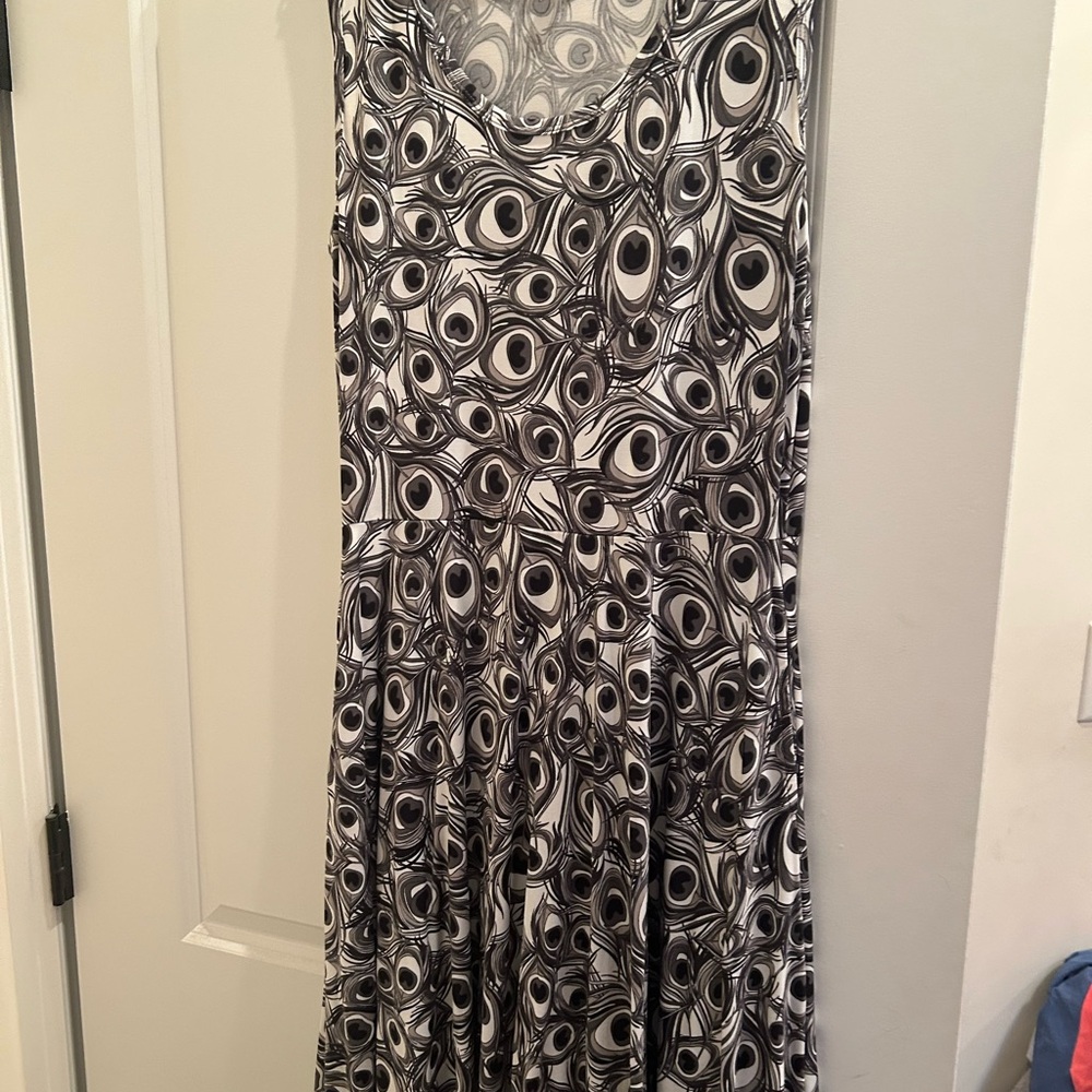 LuLaRoe Gray and White Swirl Pattern Top